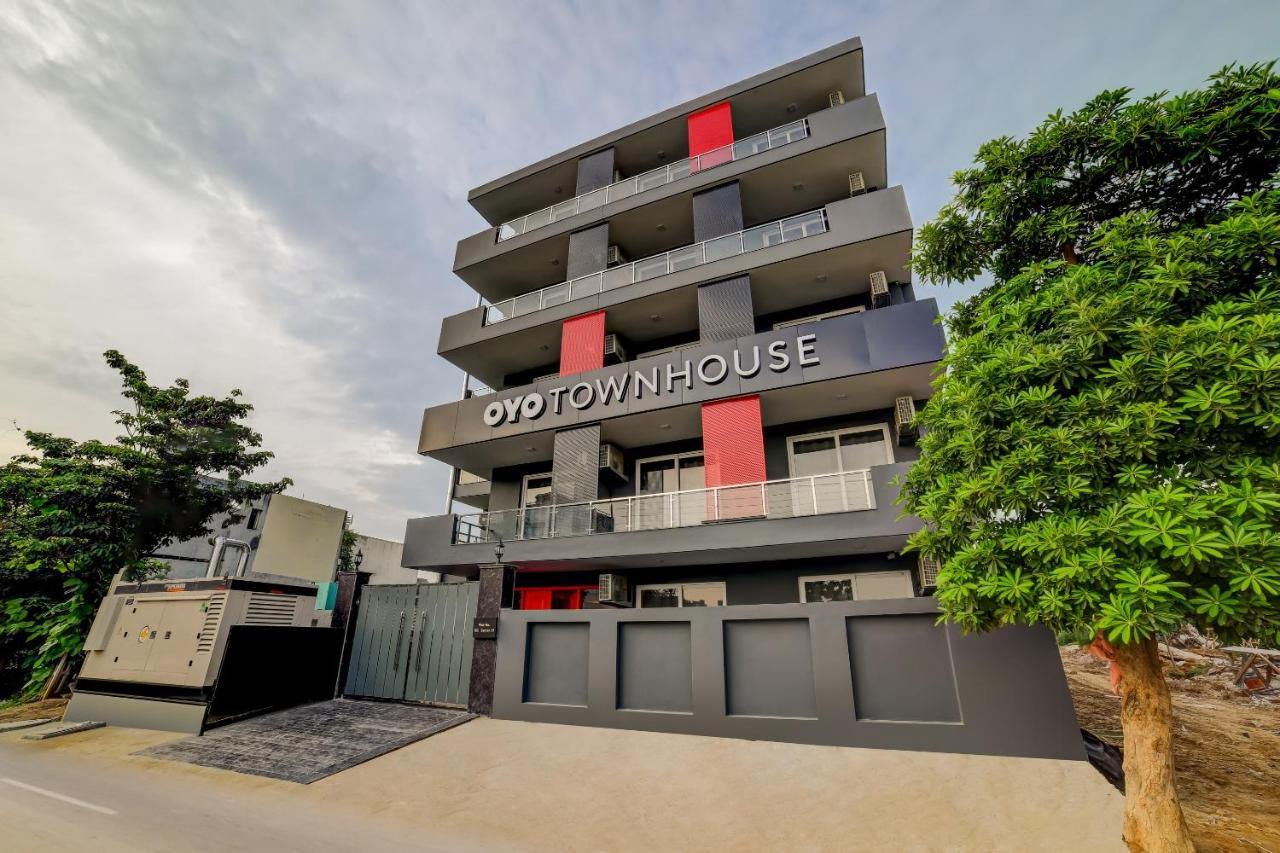 Townhouse Infinity Stays Gurgáon Exteriér fotografie